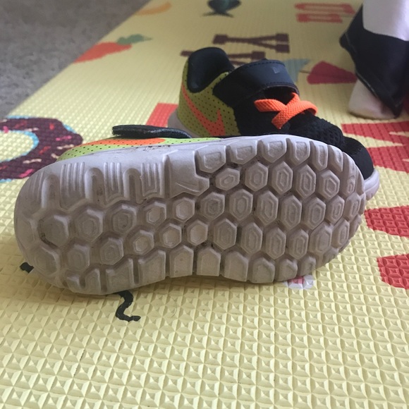 Nikes - Picture 2 of 2